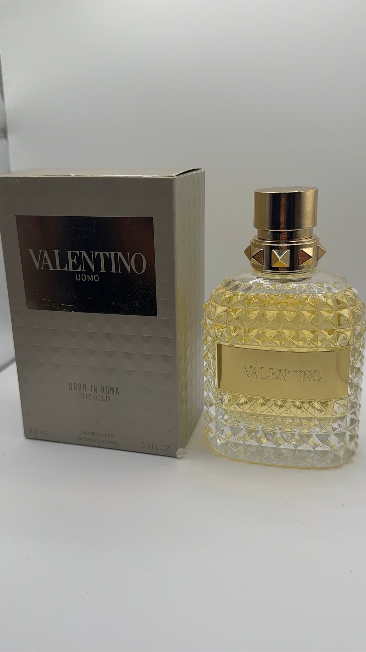 Valentino Uomo Born in Roma The Gold bottle and box